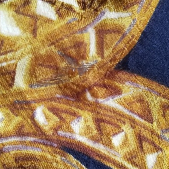 Authentic Chanel vintage scarf - Picture 9 of 11